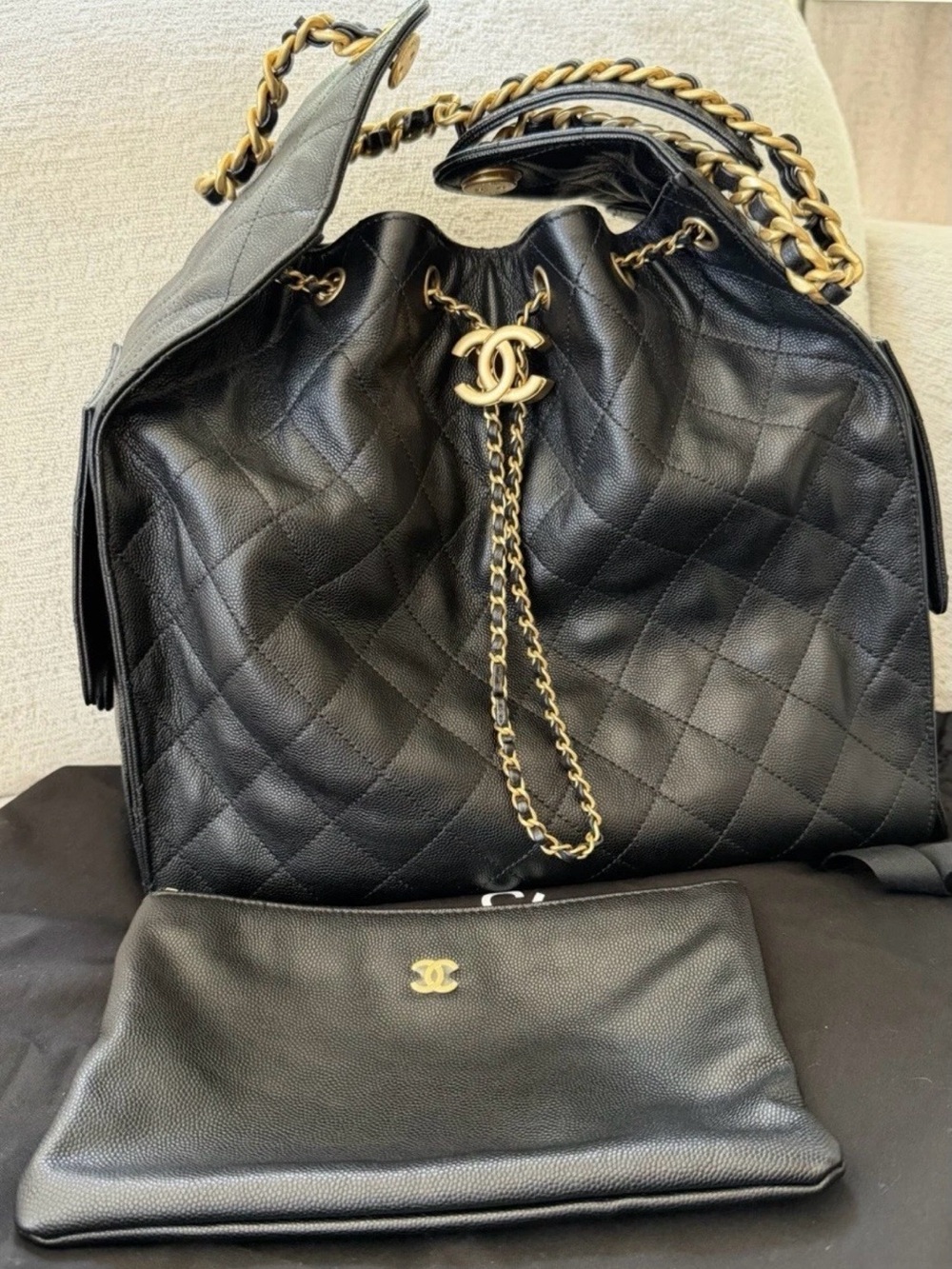 CHANEL Black Quilted Leather Drawstring Shoulder Bag with Gold Chain C25